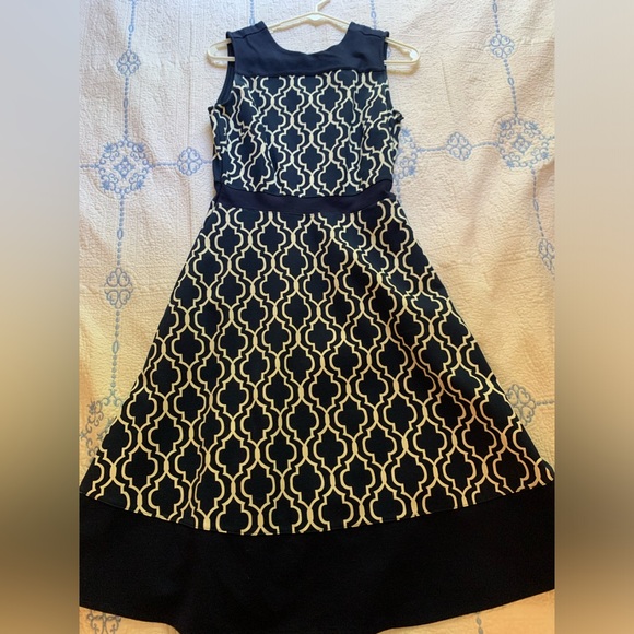 Lands' End Dresses & Skirts - Lands End Navy/white Geometric dress with Front Pockets Size 2-4